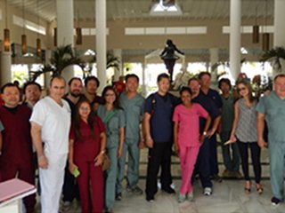 アメリカのインプラント医達と共に、ドミニカ共和国にて研修 写真